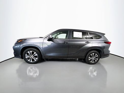Used 2023 Toyota Highlander XLE image 9