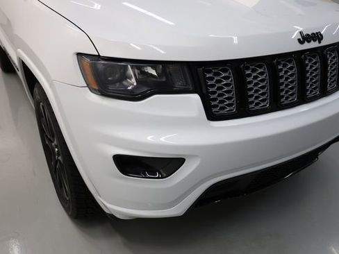 Used 2017 Jeep Grand Cherokee Altitude image 37