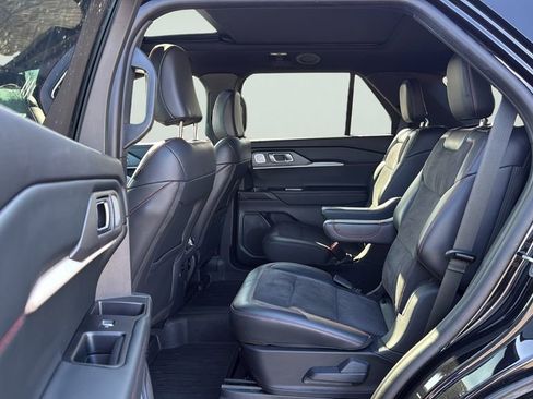 Used 2025 Ford Explorer ST image 24