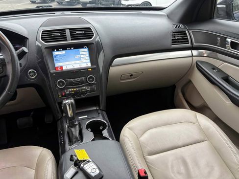 Used 2018 Ford Explorer XLT w/ Equipment Group 202A AWD/4WD image 30