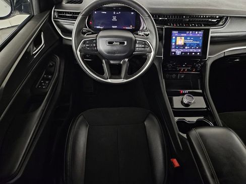 Used 2023 Jeep Grand Cherokee Altitude AWD/4WD image 7