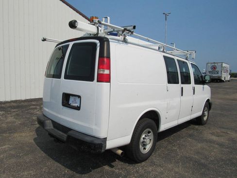 Used 2016 Chevrolet Express 2500 RWD image 3