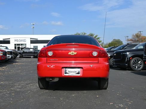 Used 2005 Chevrolet Cavalier Sedan w/ Preferred Equipment Group FWD image 6