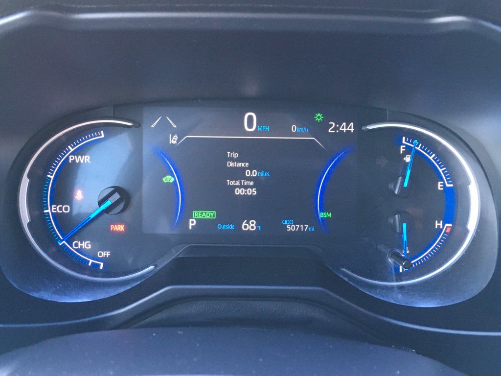 Used 2025 Toyota RAV4 XLE AWD/4WD image 2