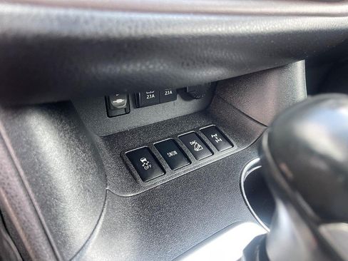Used 2018 Toyota Highlander XLE AWD/4WD image 32