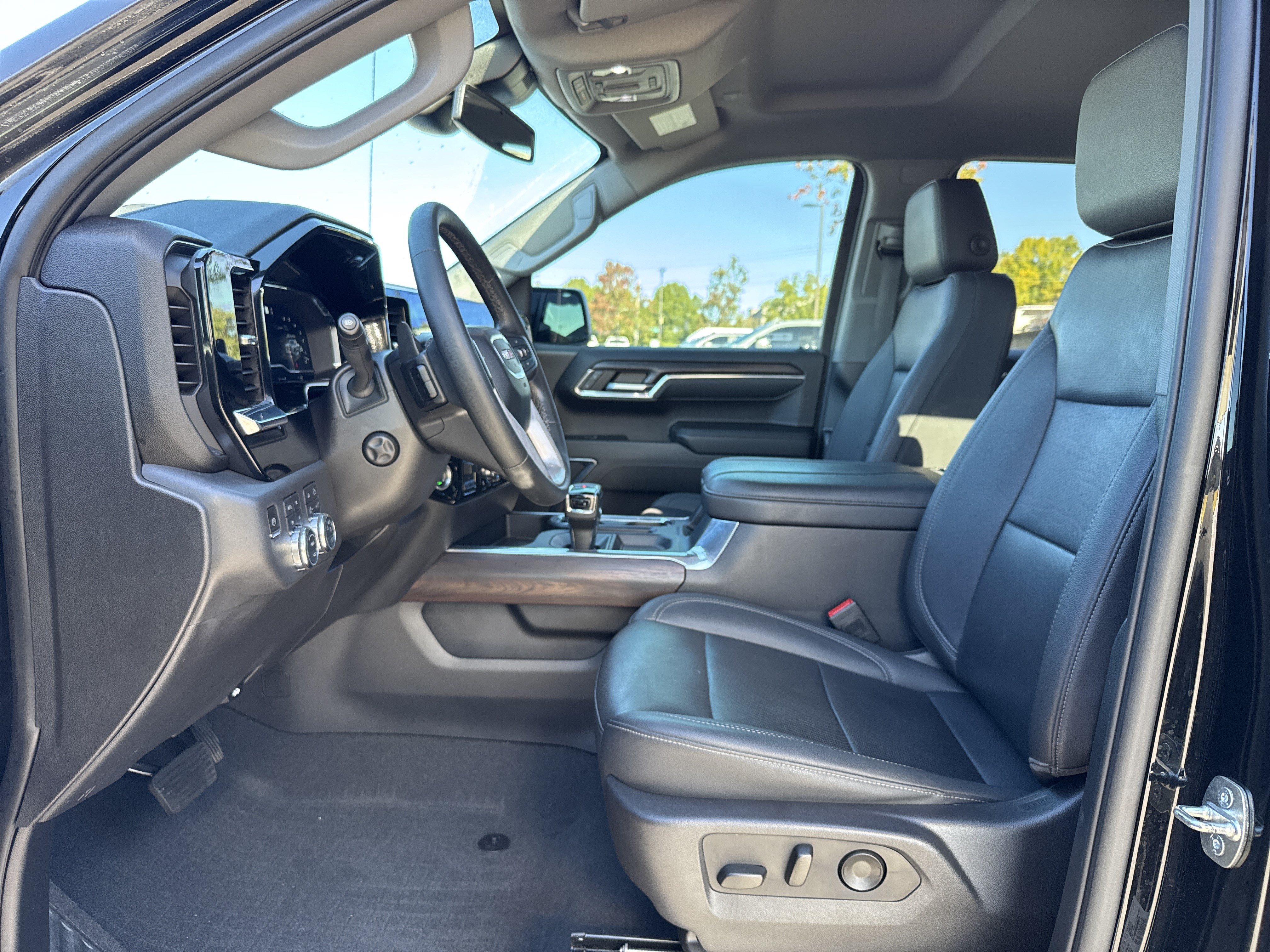 Used 2023 GMC Sierra 1500 SLT w/ SLT Premium Plus Package AWD/4WD image 17