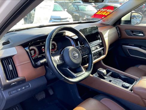 Used 2023 Nissan Pathfinder Platinum w/ Cargo Package image 13