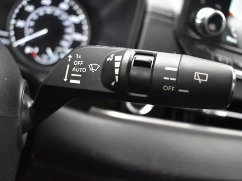 Used 2024 Mitsubishi Outlander FWD image 26