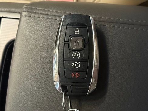 Used 2017 Lincoln MKZ Reserve image 18