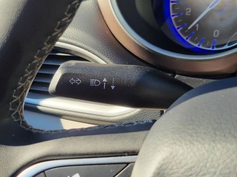 Used 2023 Chrysler Voyager LX FWD image 15