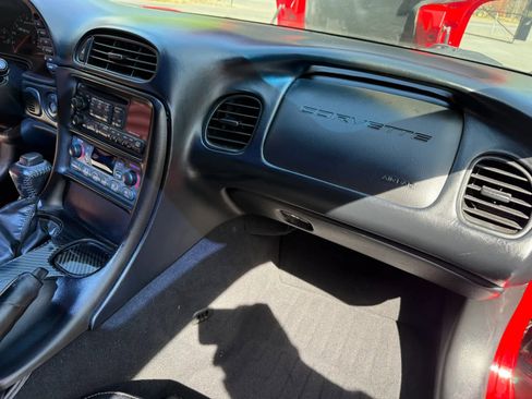 Used 2004 Chevrolet Corvette Coupe RWD image 19
