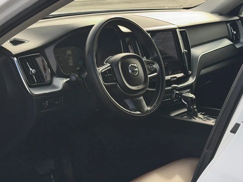 Used 2018 Volvo XC60 T6 Momentum w/ Convenience Package image 24