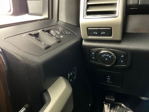 Used 2016 Ford F150 Lariat image 21