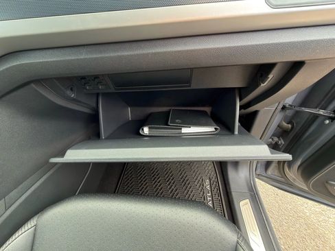 Used 2021 Volkswagen Atlas Cross Sport SE w/ Panoramic Sunroof Package image 5