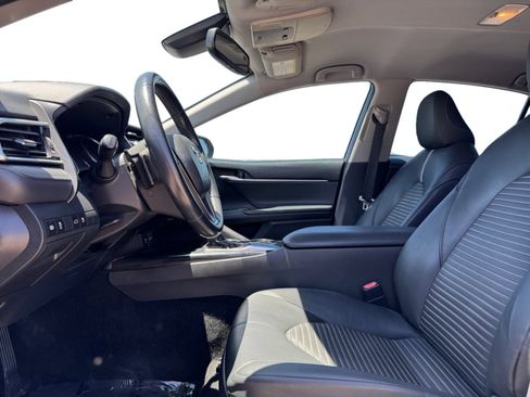 Used 2018 Toyota Camry SE w/ Convenience Package FWD image 10