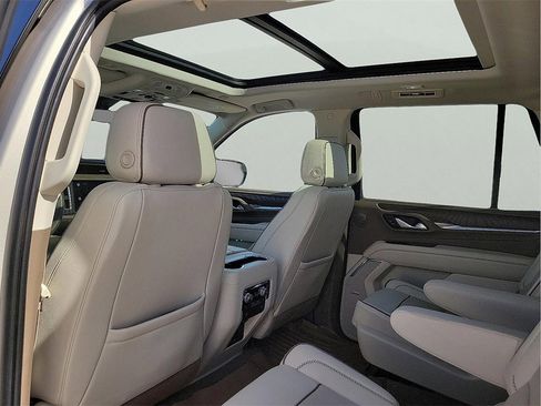 Used 2022 GMC Yukon Denali w/ Denali Premium Package image 12