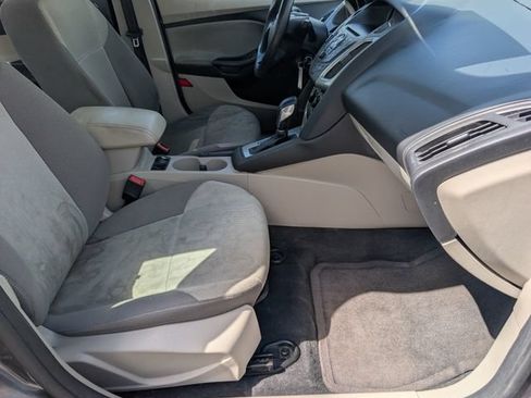 Used 2014 Ford Focus SE FWD image 24