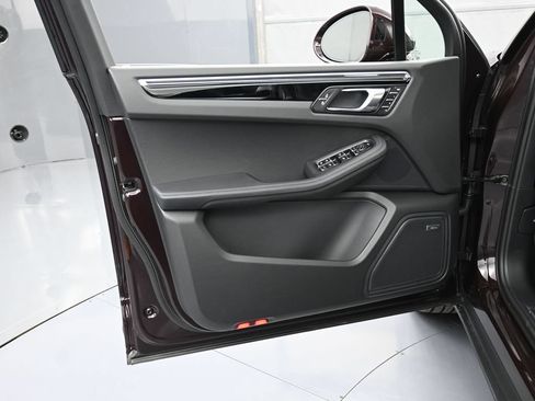 Certified 2026 Porsche Macan AWD/4WD image 15