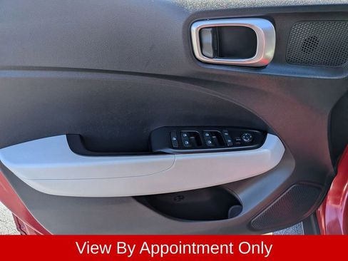 Used 2025 Hyundai Venue SEL FWD image 14