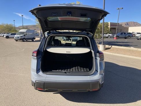 Used 2025 Nissan Rogue SV image 38