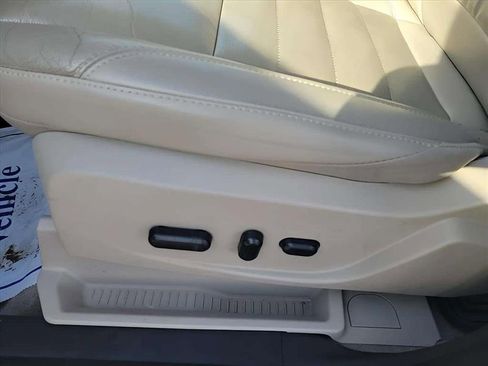 Used 2016 Ford C-MAX Energi SEL w/ Equipment Group 302A FWD image 16