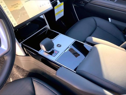 New 2026 Land Rover Range Rover SE image 10