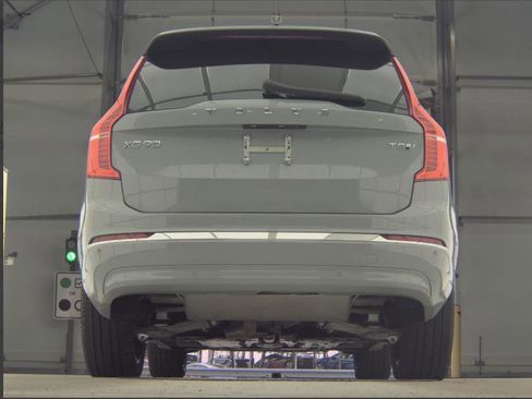 Used 2025 Volvo XC90 T8 Plus image 13