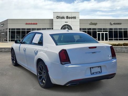 Used 2018 Chrysler 300 S RWD image 3