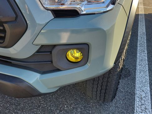 Used 2022 Toyota Tacoma SR5 w/ Trail Edition image 4