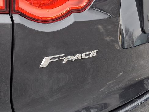 Used 2020 Jaguar F-PACE R-Sport image 32