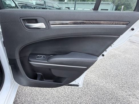 Used 2020 Chrysler 300 Limited RWD image 33