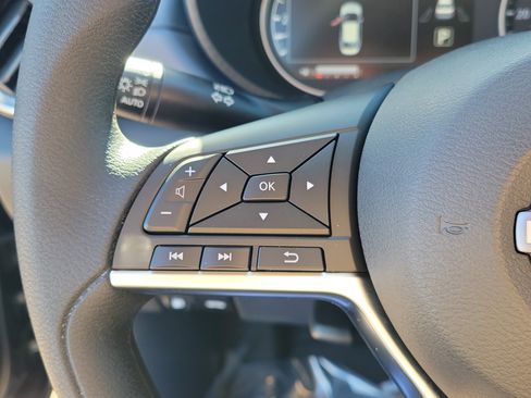 Used 2025 Nissan Versa SV w/ Trunk Package FWD image 32
