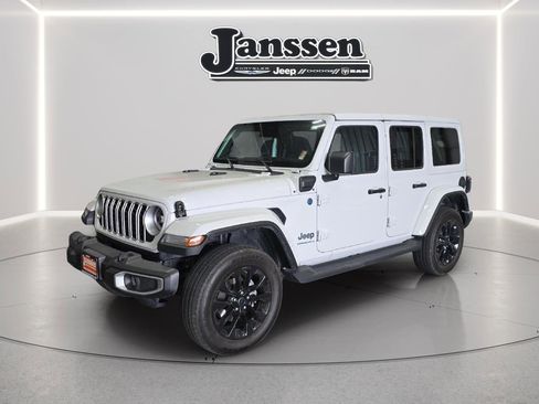 Used 2025 Jeep Wrangler Unlimited Sahara AWD/4WD image 1