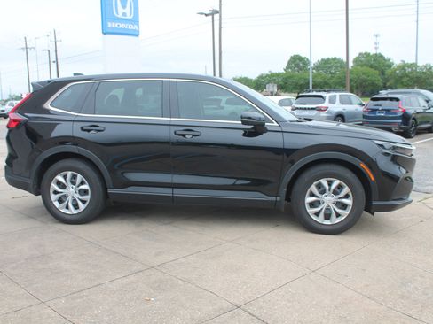 Used 2023 Honda CR-V LX image 3