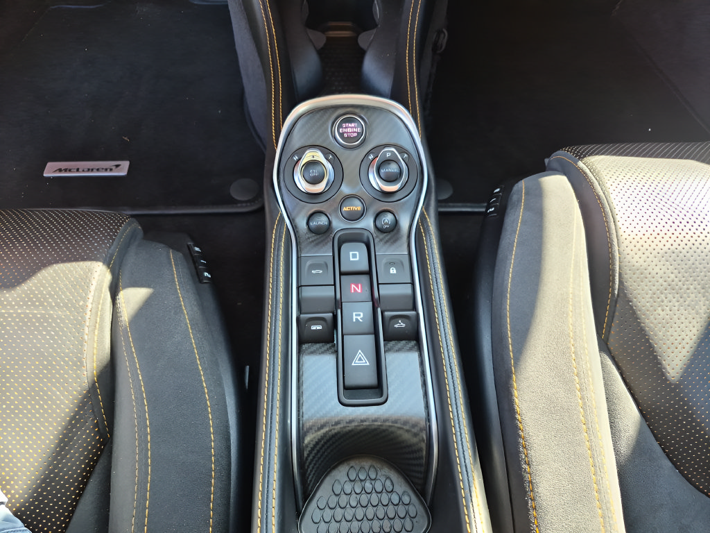 Used 2018 McLaren 570S Spider RWD image 23