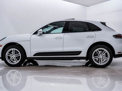 Certified 2025 Porsche Macan image 2