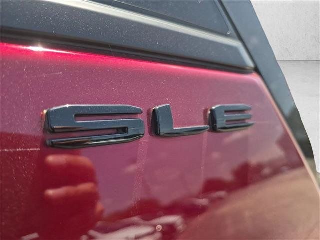 Used 2024 GMC Terrain SLE w/ Driver Convenience Package FWD image 9