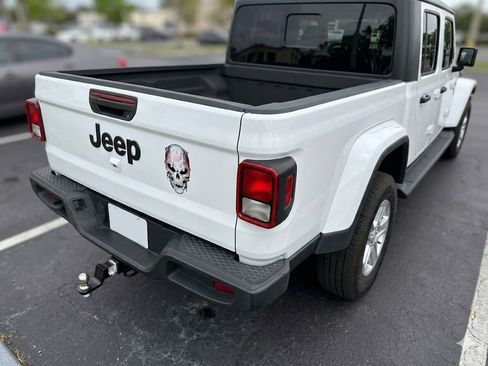 Used 2023 Jeep Gladiator Sport AWD/4WD image 2