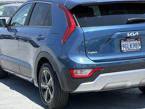 Used 2023 Kia Niro EX FWD image 5