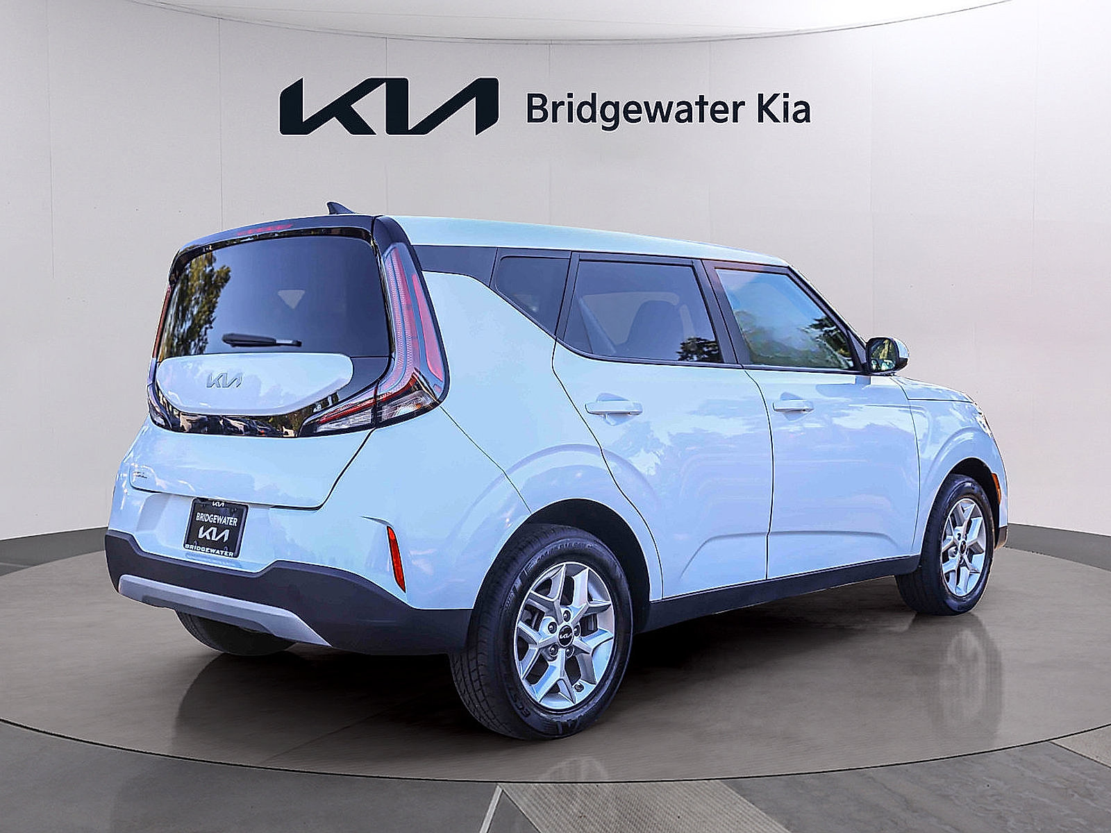 Certified 2025 Kia Soul LX w/ LX Technology Package FWD image 6