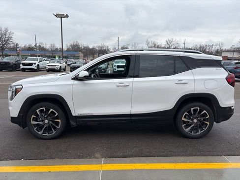 Used 2022 GMC Terrain SLT image 11