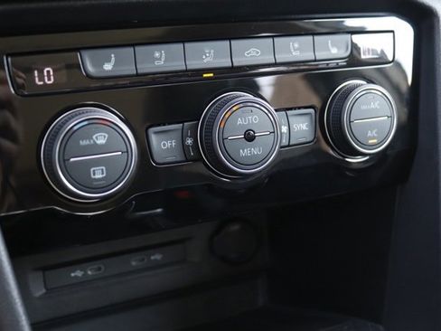 Used 2024 Volkswagen Taos SEL image 27