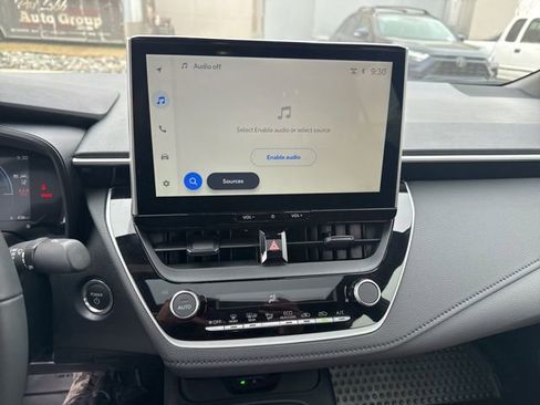 Used 2025 Toyota Corolla SE image 11