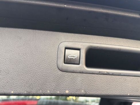 Used 2023 Toyota Highlander XLE FWD image 35