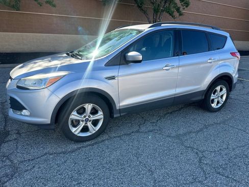 Used 2014 Ford Escape SE w/ Equipment Group 201A FWD image 2