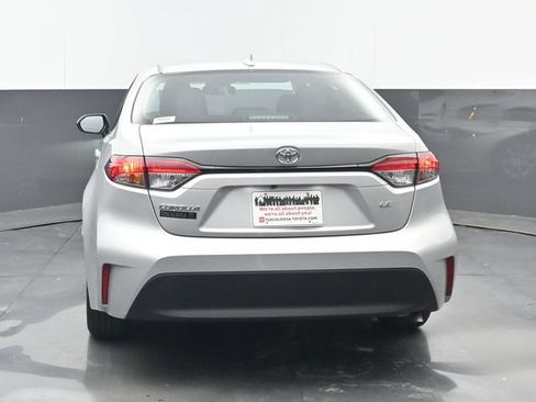 Used 2026 Toyota Corolla LE FWD image 18