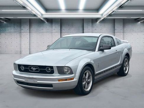 Used 2006 Ford Mustang Deluxe RWD image 1