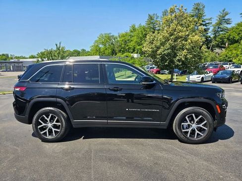 Used 2023 Jeep Grand Cherokee Limited w/ Luxury Tech Group II AWD/4WD image 10