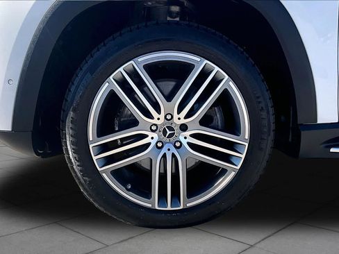 Used 2022 Mercedes-Benz GLS 450 4MATIC image 11