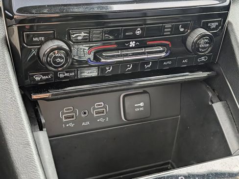 Used 2024 Jeep Grand Cherokee L Limited image 19